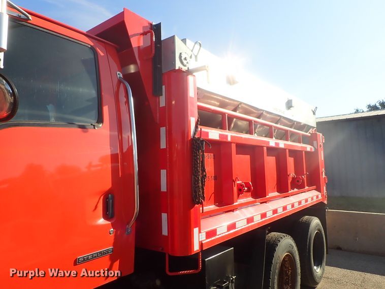 image for item DE1086 2003 Sterling LT7501 dump truck
