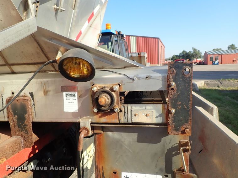 image for item DE1086 2003 Sterling LT7501 dump truck