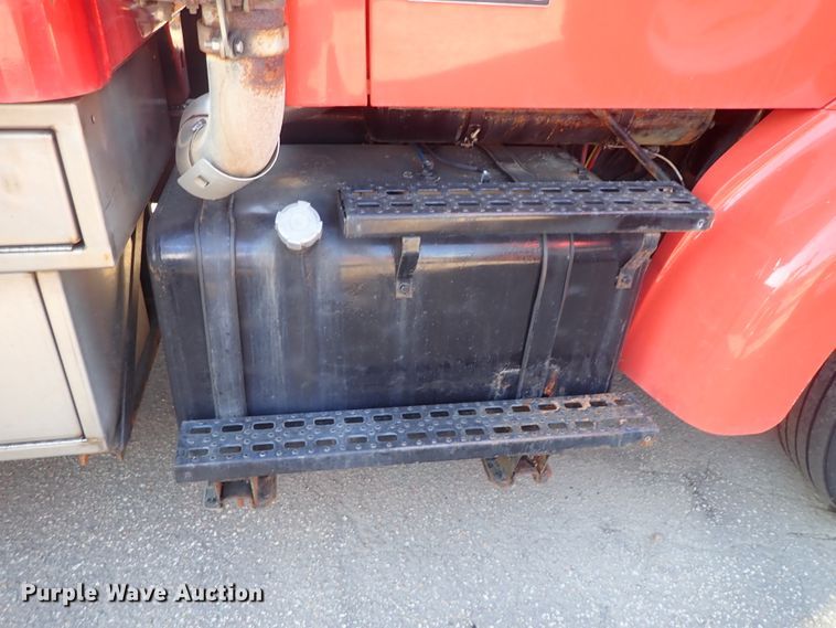 image for item DE1086 2003 Sterling LT7501 dump truck