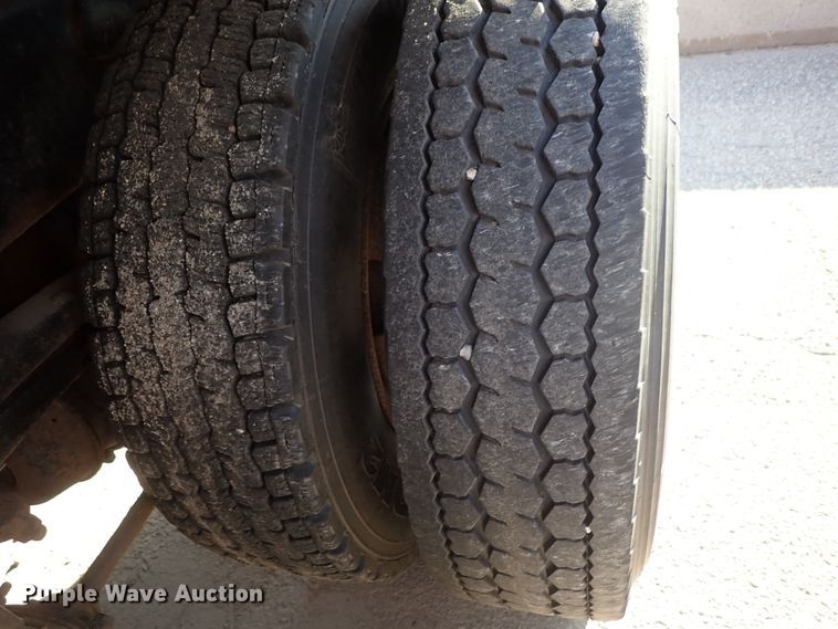 image for item DE1086 2003 Sterling LT7501 dump truck