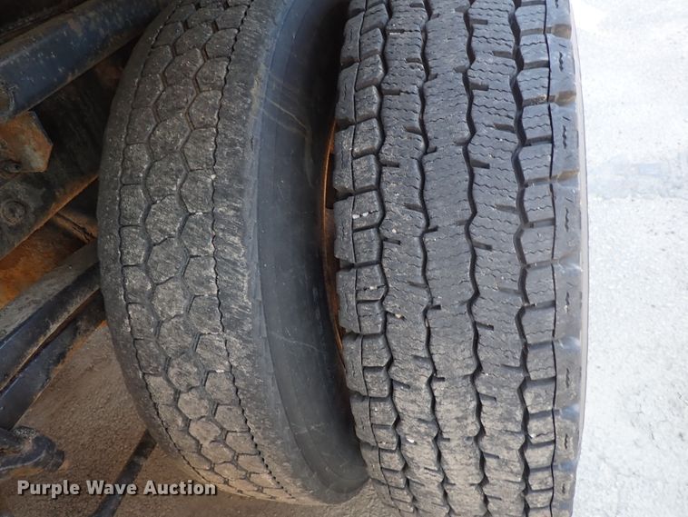 image for item DE1086 2003 Sterling LT7501 dump truck