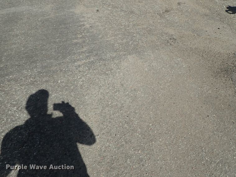 image for item DE1086 2003 Sterling LT7501 dump truck