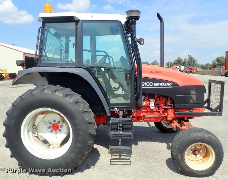 image for item DE1087 1999 New Holland TS100 tractor