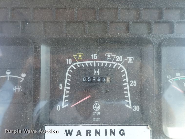 image for item DE1087 1999 New Holland TS100 tractor