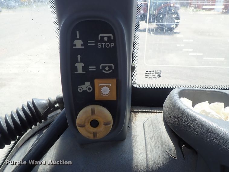 image for item DE1087 1999 New Holland TS100 tractor