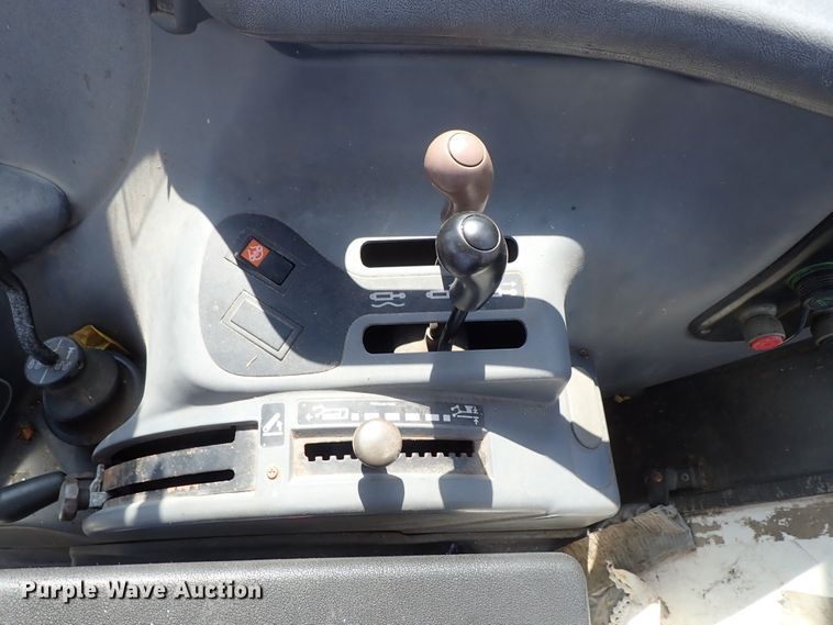 image for item DE1087 1999 New Holland TS100 tractor