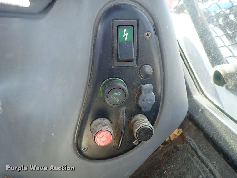 image for item DE1087 1999 New Holland TS100 tractor