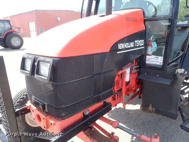 image for item DE1087 1999 New Holland TS100 tractor