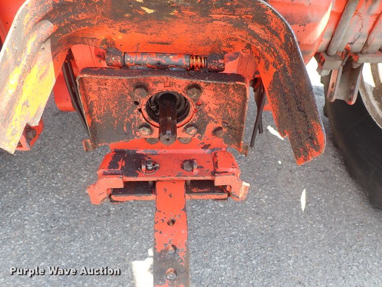 image for item DE1087 1999 New Holland TS100 tractor