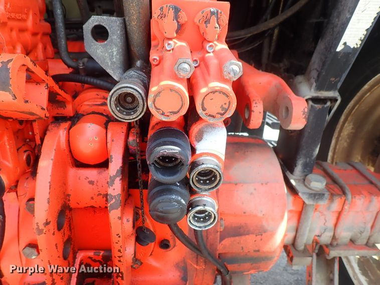 image for item DE1087 1999 New Holland TS100 tractor