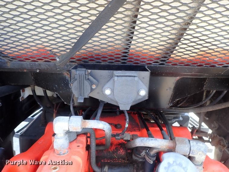 image for item DE1087 1999 New Holland TS100 tractor