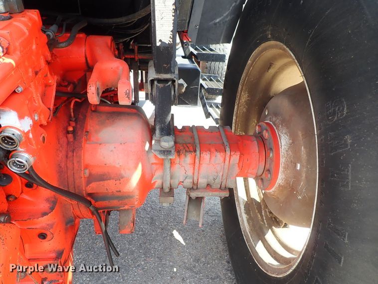 image for item DE1087 1999 New Holland TS100 tractor