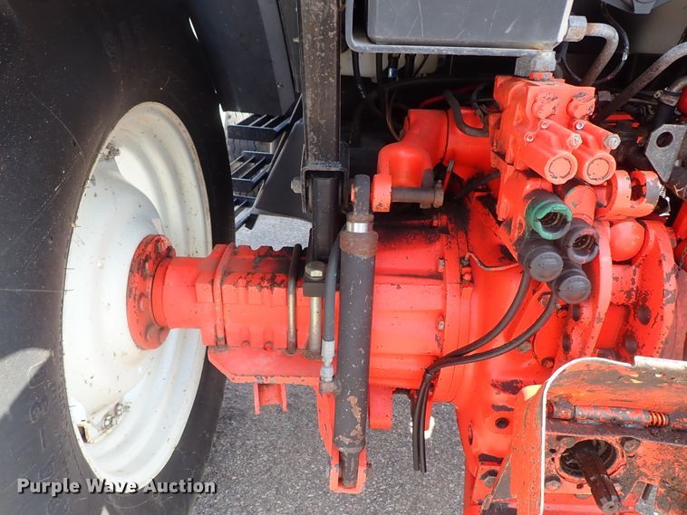 image for item DE1087 1999 New Holland TS100 tractor