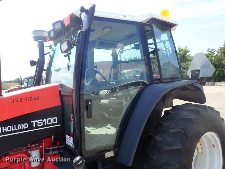 image for item DE1087 1999 New Holland TS100 tractor