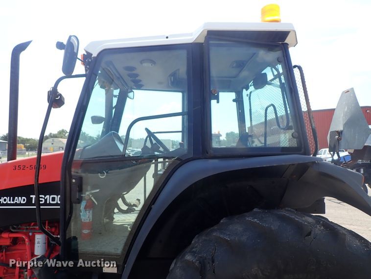 image for item DE1087 1999 New Holland TS100 tractor