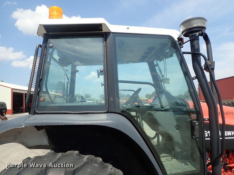 image for item DE1087 1999 New Holland TS100 tractor