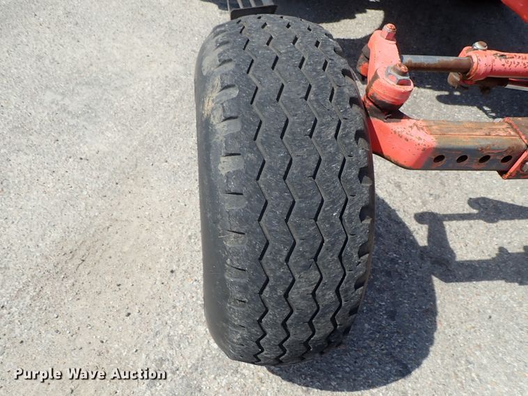 image for item DE1087 1999 New Holland TS100 tractor