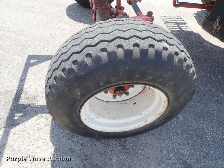 image for item DE1087 1999 New Holland TS100 tractor