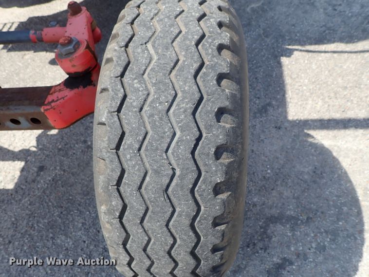 image for item DE1087 1999 New Holland TS100 tractor