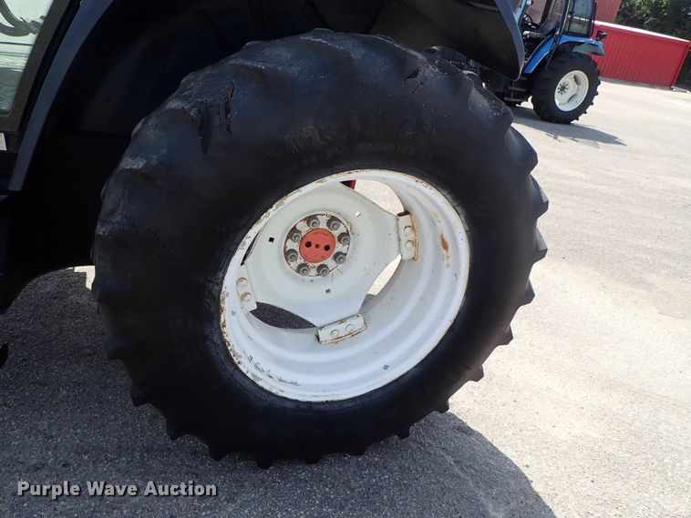 image for item DE1087 1999 New Holland TS100 tractor