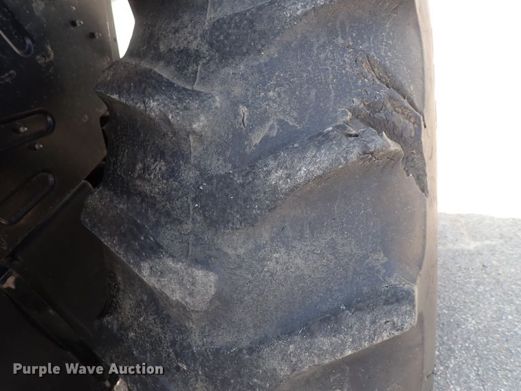 image for item DE1087 1999 New Holland TS100 tractor