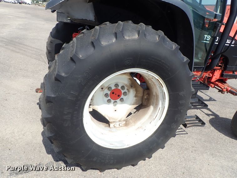 image for item DE1087 1999 New Holland TS100 tractor