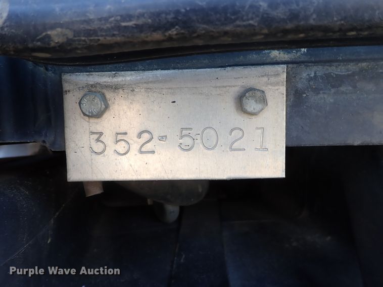 image for item DE1088 2001 New Holland TS100 tractor