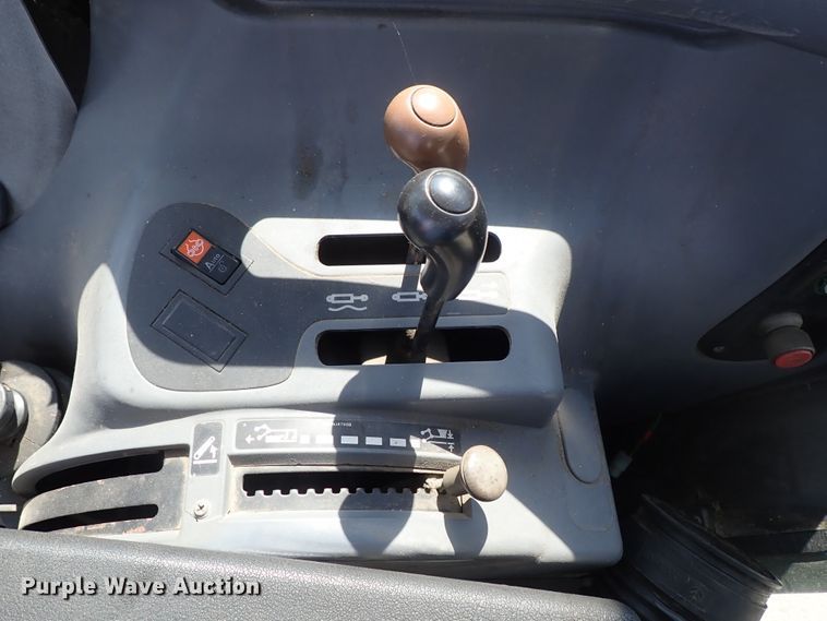 image for item DE1088 2001 New Holland TS100 tractor