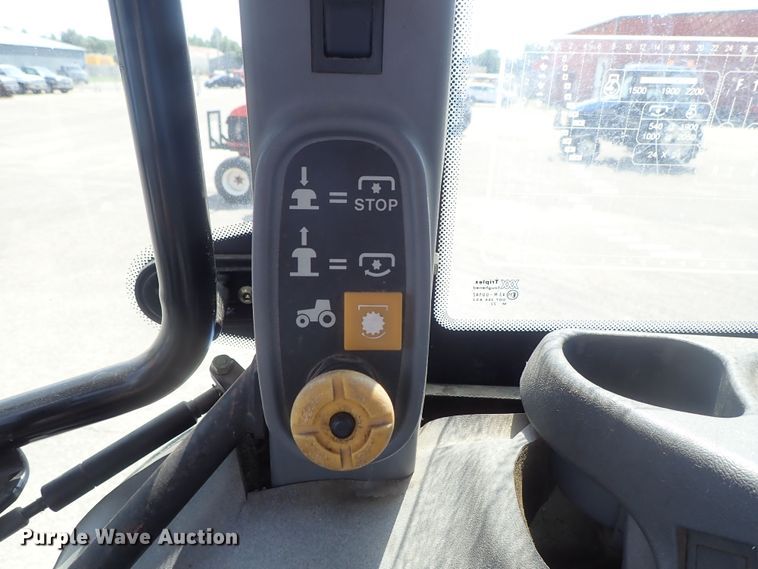 image for item DE1088 2001 New Holland TS100 tractor