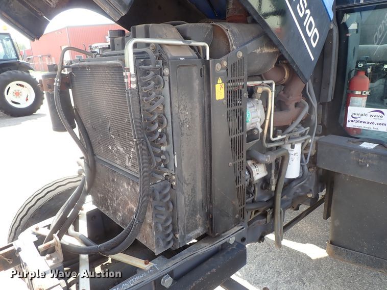 image for item DE1088 2001 New Holland TS100 tractor