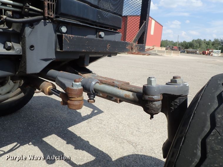 image for item DE1088 2001 New Holland TS100 tractor