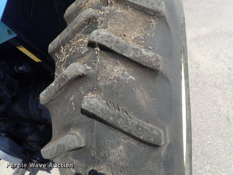 image for item DE1088 2001 New Holland TS100 tractor