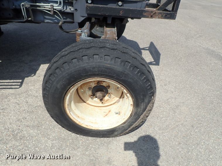 image for item DE1088 2001 New Holland TS100 tractor