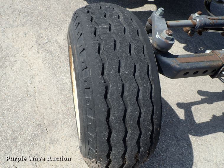 image for item DE1088 2001 New Holland TS100 tractor