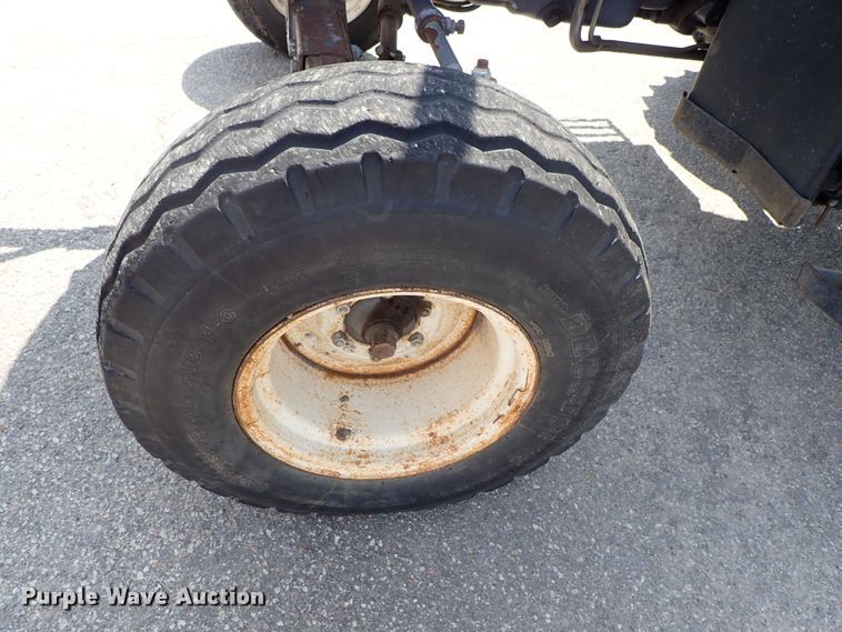 image for item DE1088 2001 New Holland TS100 tractor