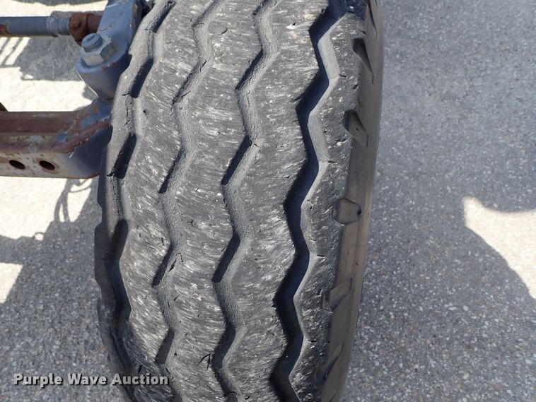 image for item DE1088 2001 New Holland TS100 tractor