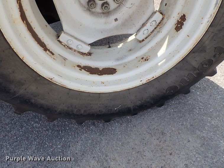 image for item DE1088 2001 New Holland TS100 tractor