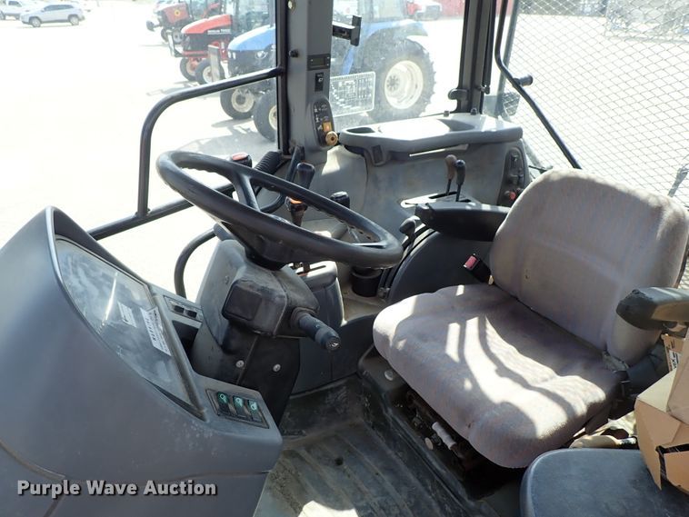 image for item DE1089 1999 New Holland TS100 tractor