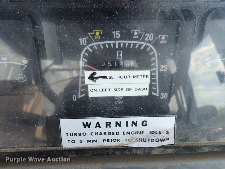 image for item DE1089 1999 New Holland TS100 tractor