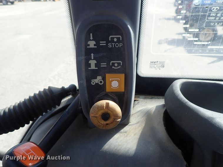 image for item DE1089 1999 New Holland TS100 tractor