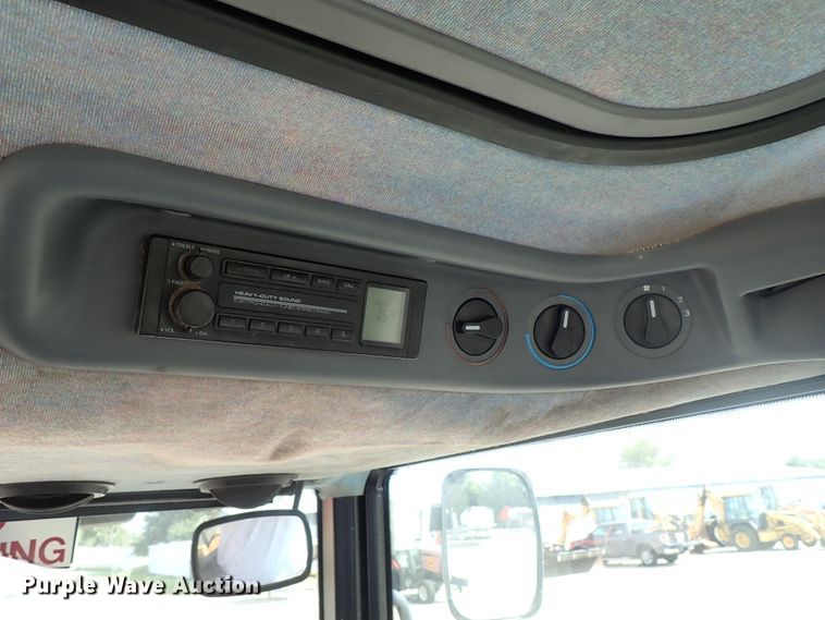 image for item DE1089 1999 New Holland TS100 tractor