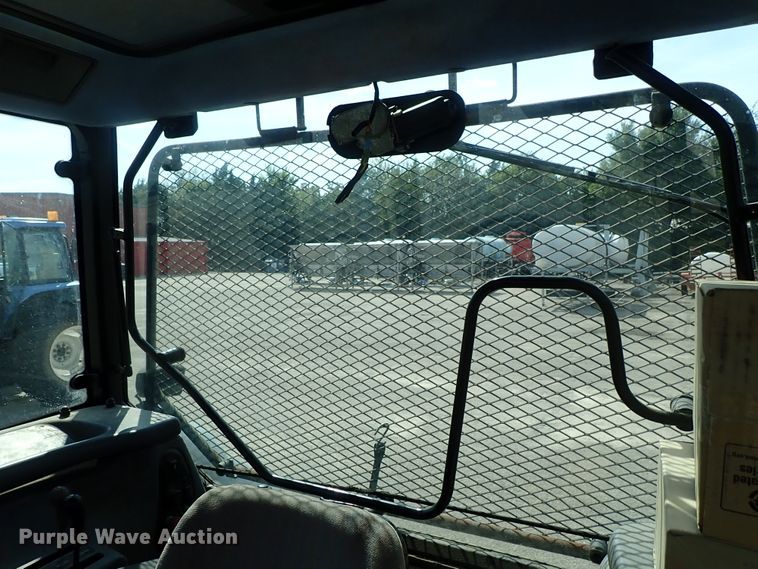 image for item DE1089 1999 New Holland TS100 tractor