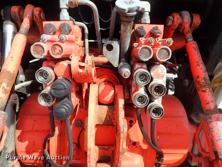 image for item DE1089 1999 New Holland TS100 tractor