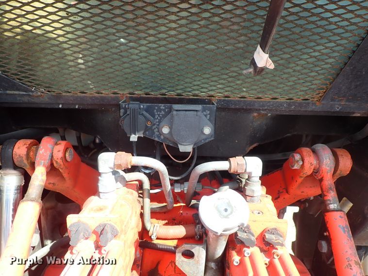 image for item DE1089 1999 New Holland TS100 tractor