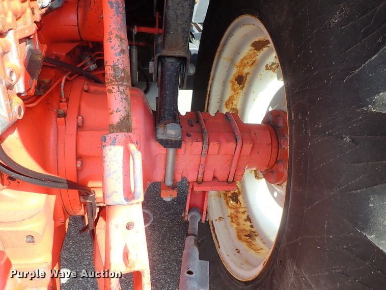 image for item DE1089 1999 New Holland TS100 tractor