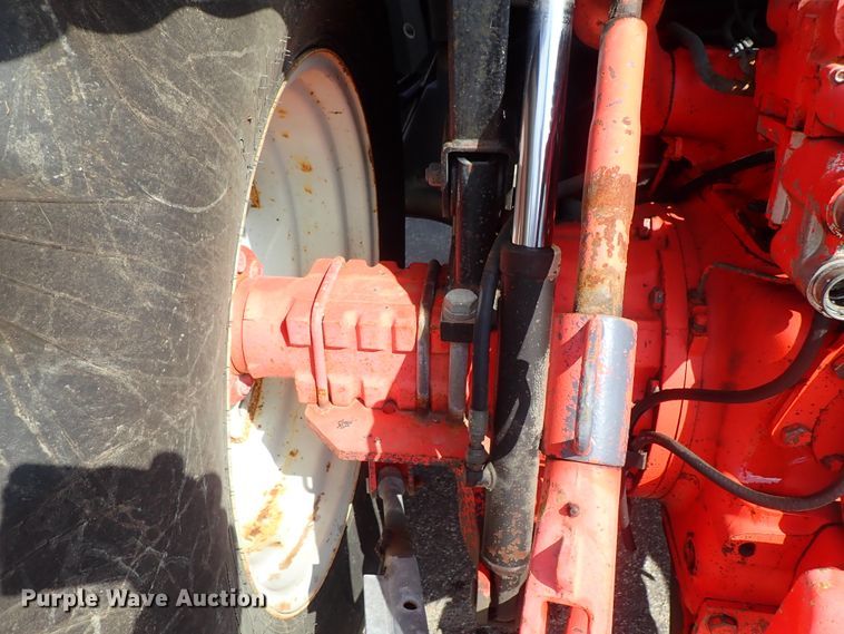 image for item DE1089 1999 New Holland TS100 tractor