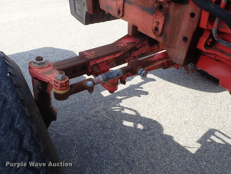 image for item DE1089 1999 New Holland TS100 tractor