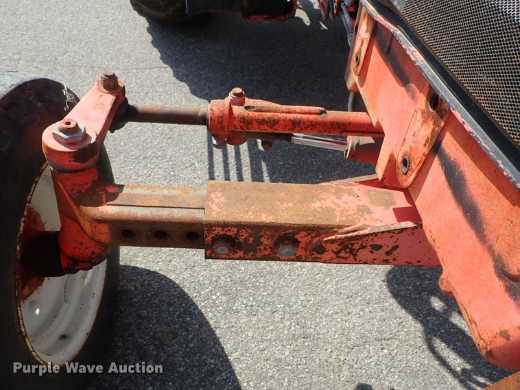 image for item DE1089 1999 New Holland TS100 tractor