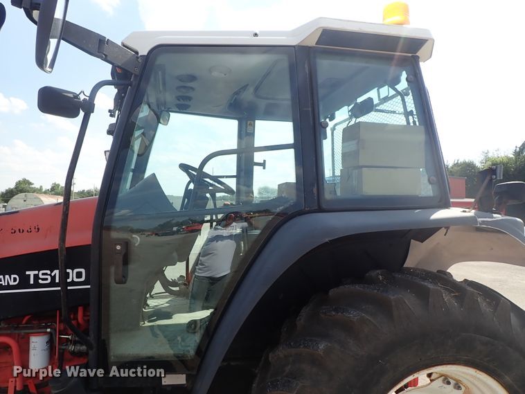 image for item DE1089 1999 New Holland TS100 tractor