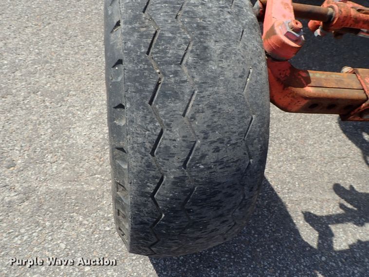 image for item DE1089 1999 New Holland TS100 tractor